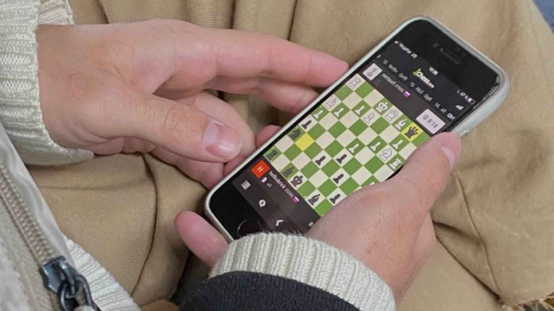 Tournament Success with Confident Baccarat Decisions